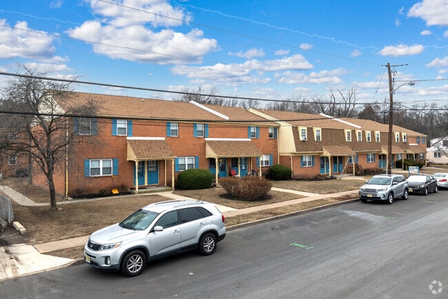 Primary Photo - Forestgate Apartments