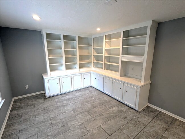 Building Photo - 3111 Deal St