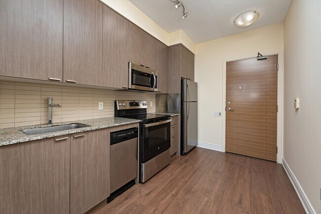 Photo - 23 Sheppard Ave E