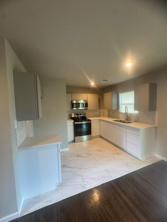 Building Photo - 4918 Balkin St Rental