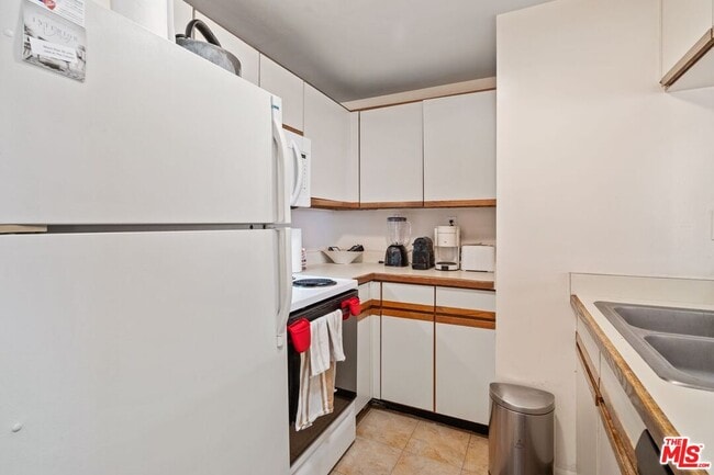 Photo - 1440 Veteran Ave Unit 568