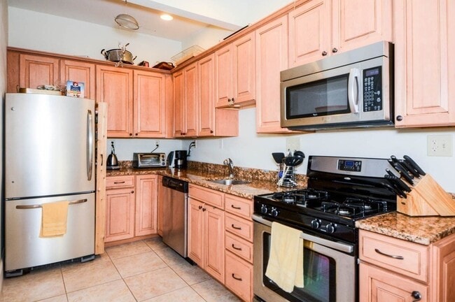 Building Photo - 135 Paul Gore St Unit 2