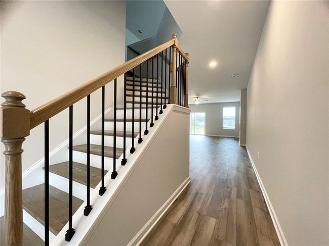 Photo - 305 Green Love Ln