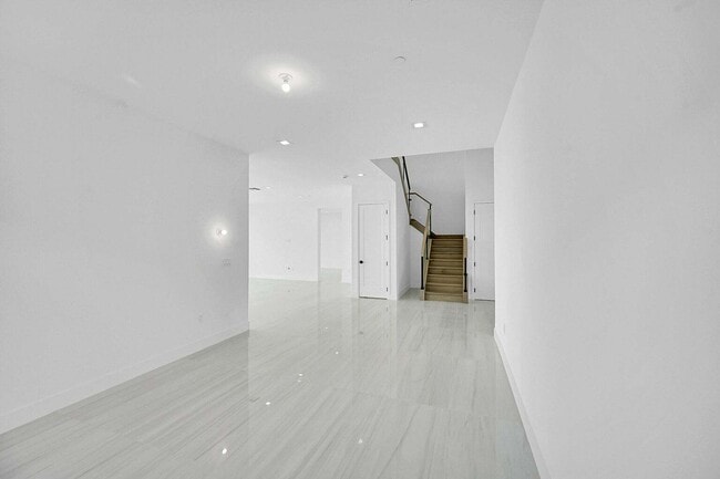 Photo - 9979 Migration Pt