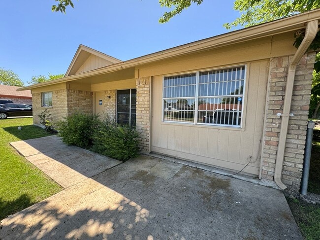 Photo - 1526 Leader Dr