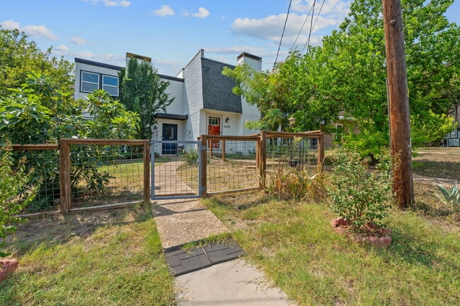 Photo - 3211 Northeast Dr