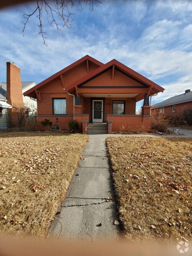 Building Photo - Burton Bungalow Basement Rental