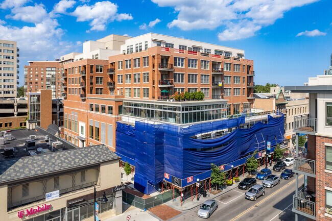 Lote de esquina prominente - 1114-1126 Lake St