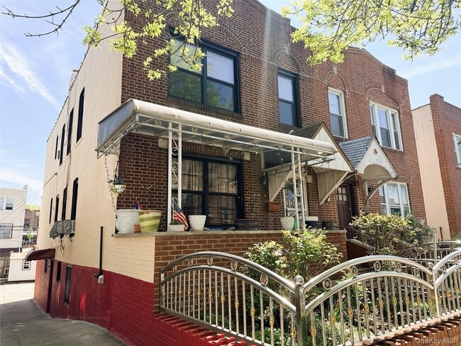Building Photo - 50-17 41st St Unit 2