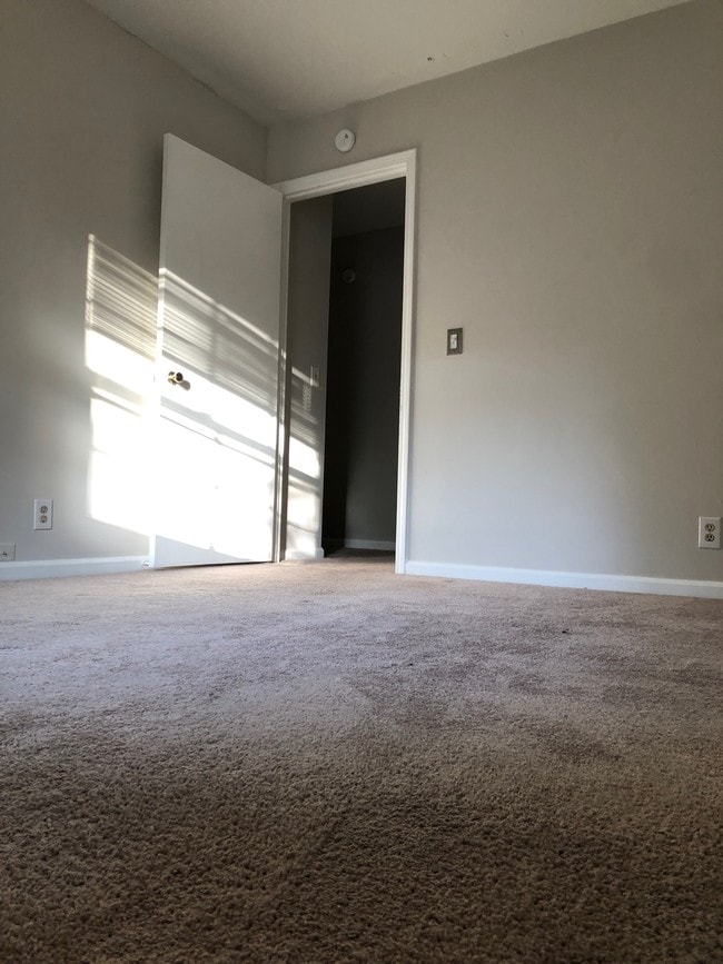 Photo - 2833 Hillside Dr