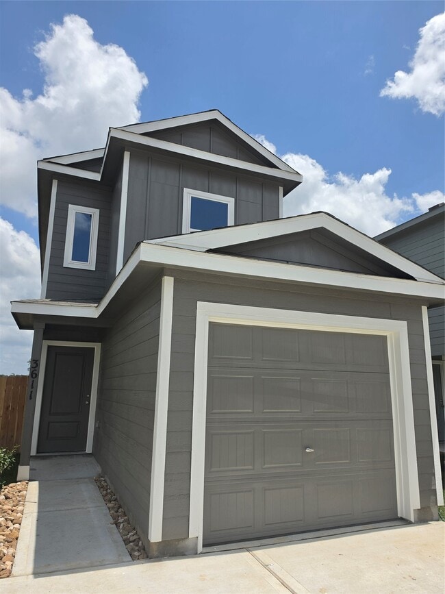 Building Photo - 3611 duplet