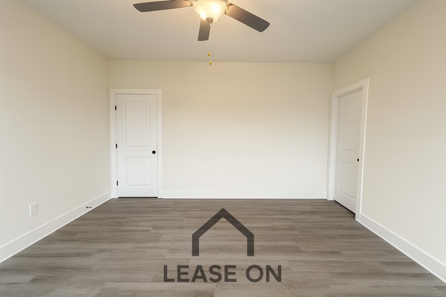 Photo - Spacious 3 Bedroom Home with Oversized Primary Suite near Webb & Pawnee