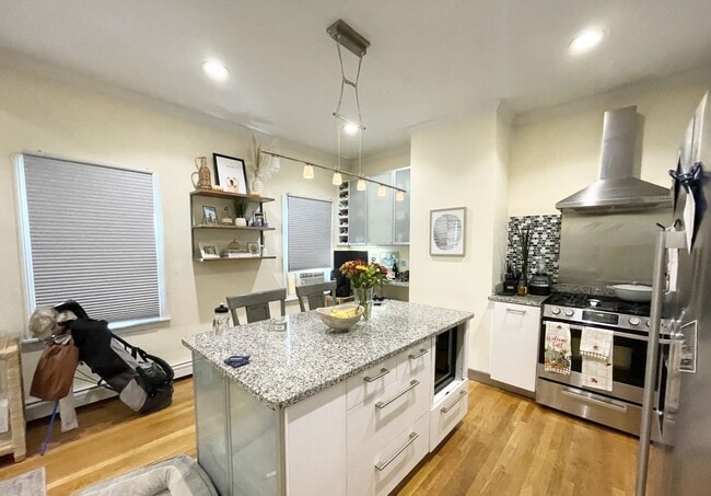 Photo - 174 Bolton St