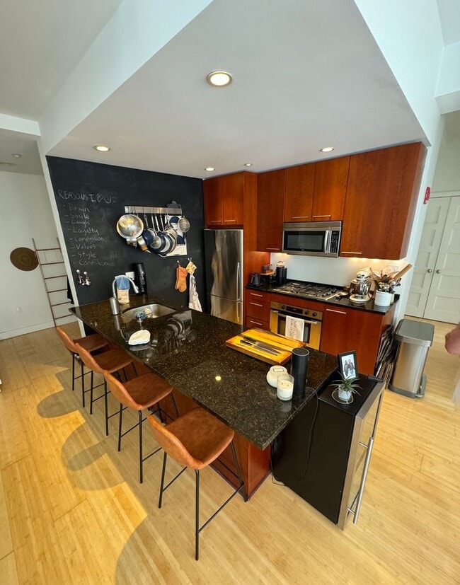 Building Photo - Prime Location 1-Bedroom + Office Den, 1-Bath Apartment