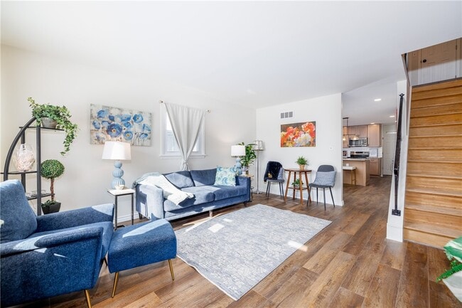 Photo - 207 W Ivy St