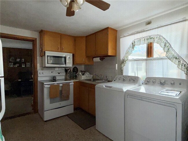 Photo - 157 Jillson Ave Unit B