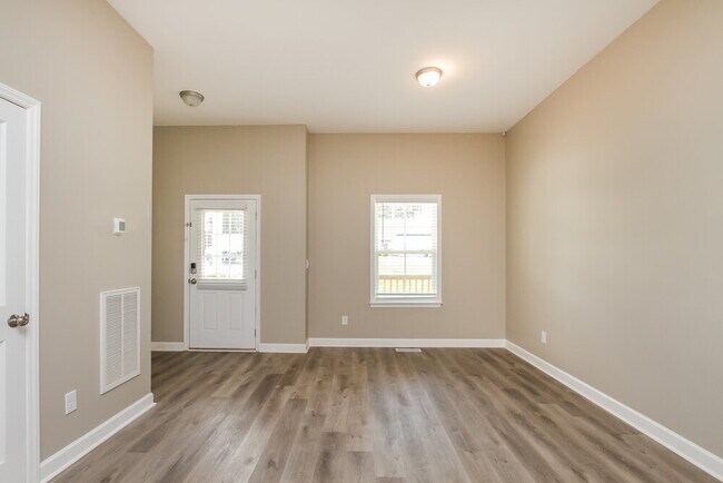 Photo - 115 Walking Horse Run