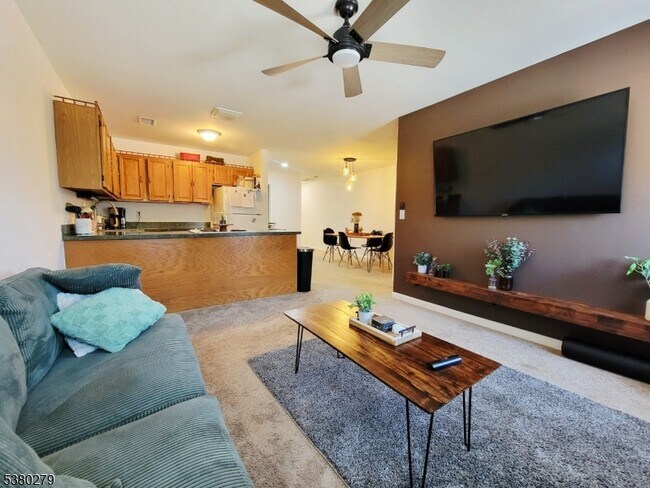 Building Photo - 272 US-206 Unit B Rental