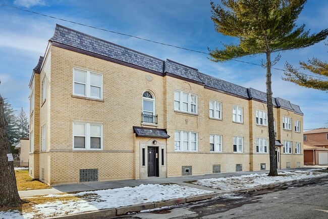 Building Photo - 5703 W Seminole St Unit GW
