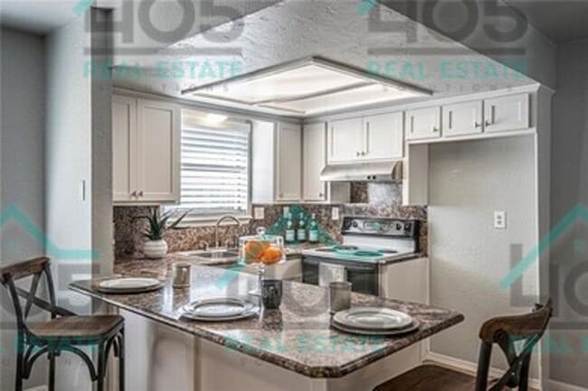 Photo - 4508 S Robinson Ave