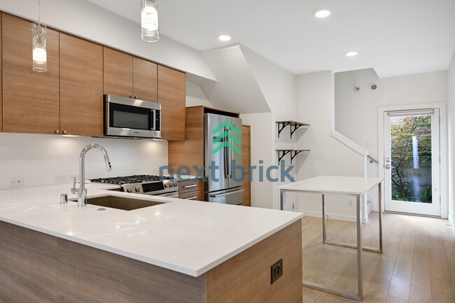 Photo - Charming 2-Bed, 2-Bath Townhouse Retreat in Prime Wallingford Location – Spacious 1486 Sq Ft!