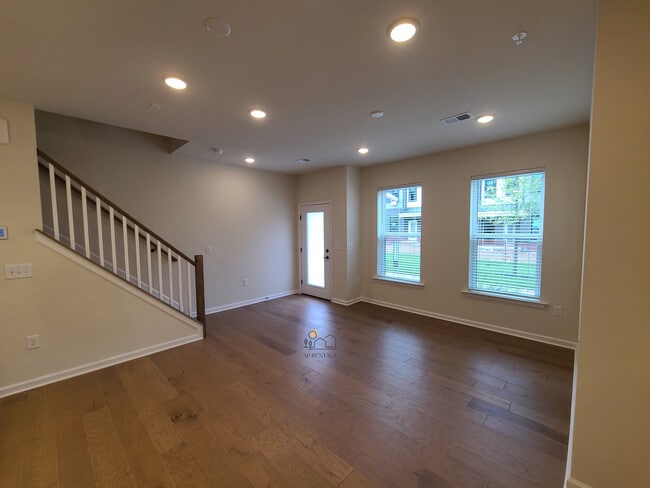 Photo - 622 Sadie Cir