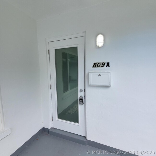 Building Photo - 809 NW 30th Ct Unit 809A