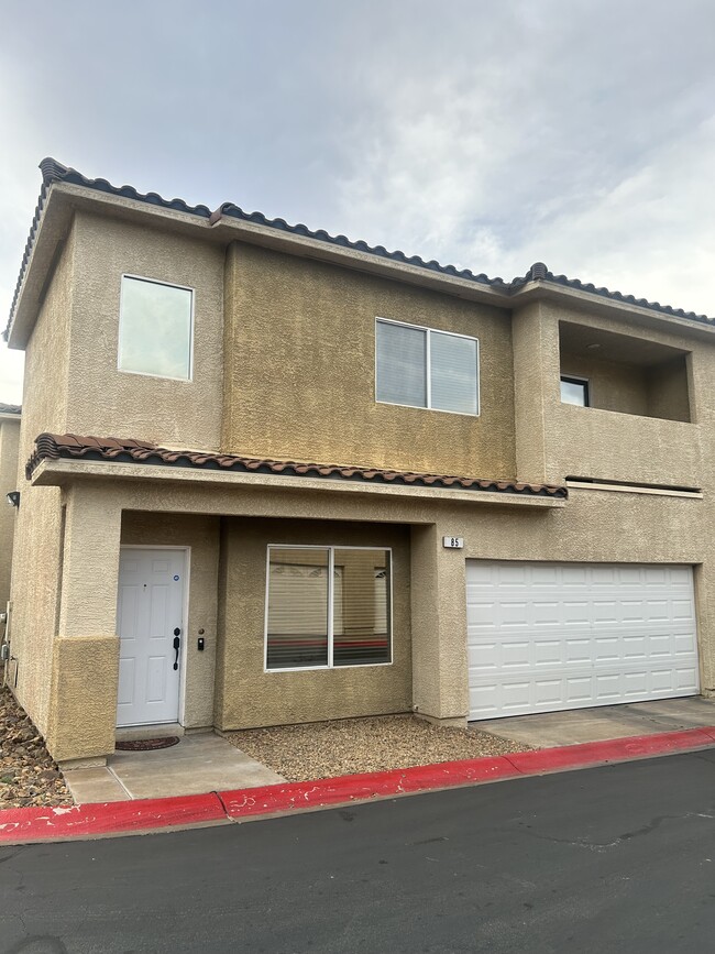 Building Photo - 85 Falcon Feather Way