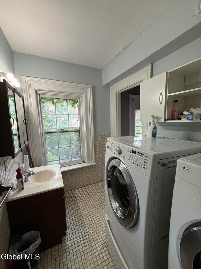 Photo - 130 Grand St Unit 3