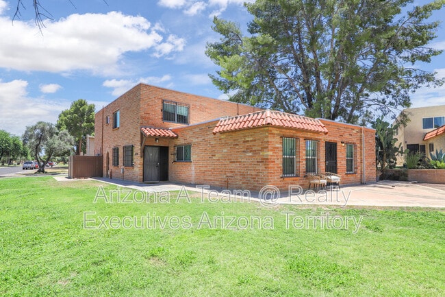Building Photo - 6596 Calle La Paz