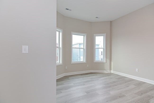 5 John St Unit 3