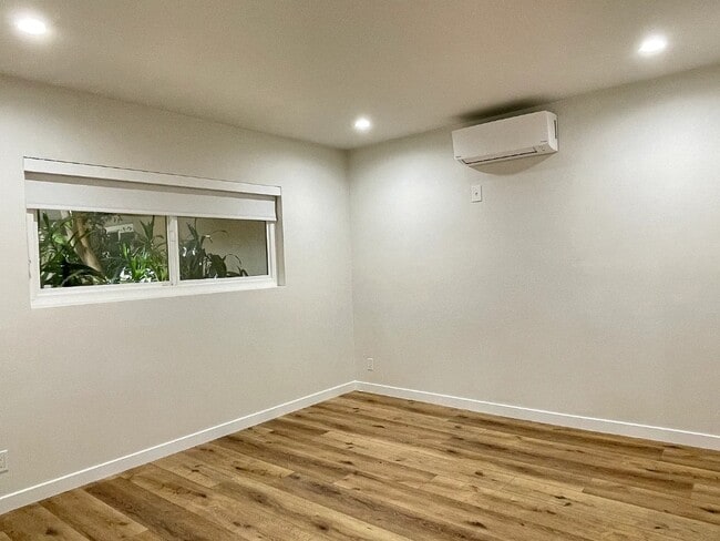 Photo - 5760 Alessandro Ave