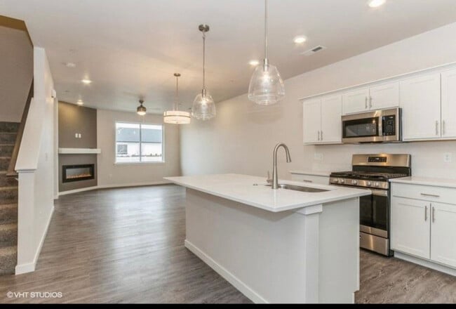 Photo - 2242 Denison Ave