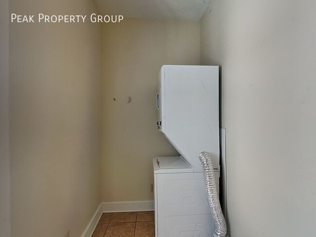 Photo - 1394 1/2 Indianola Avenue-