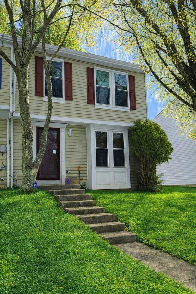 Building Photo - Spacious 3BR/2.5BA End-Unit TH in Windsor Mill + Move-In Special!