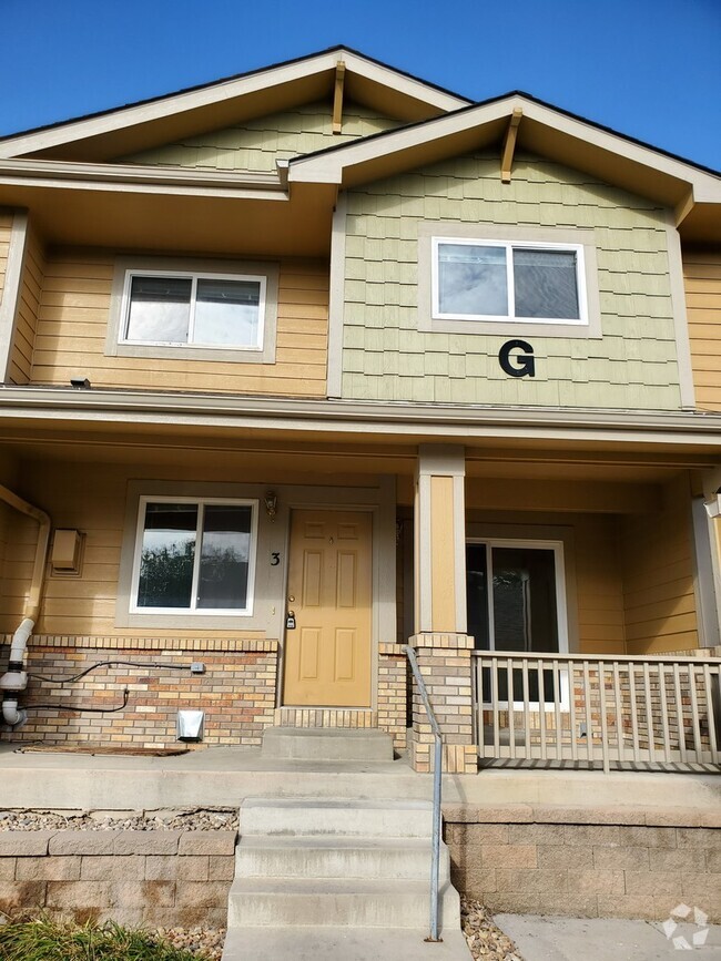 Building Photo - Spacious 3 bed, 3.5 bath condo in Rigden F...