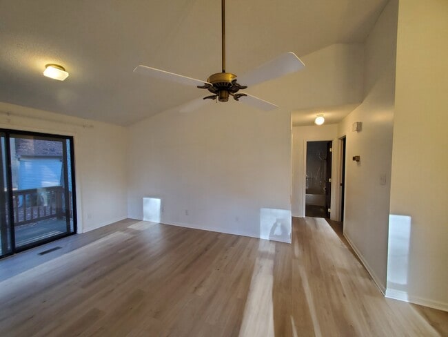 Photo - 3 Baytree Ct Unit B