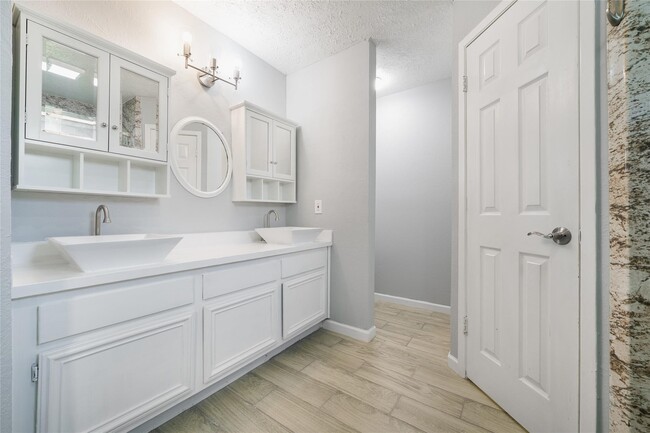 Photo - 20230 Regents Corner Ln