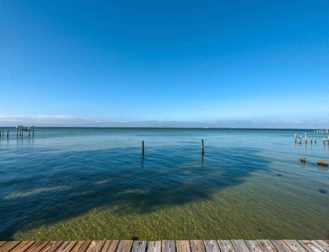 Photo - Beautiful 3B/3.5B Waterfront Fully Furnish...
