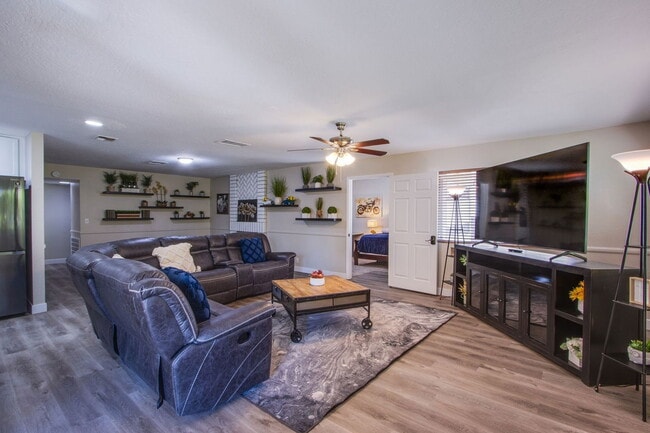 Photo - 2342 Viewcrest Rd