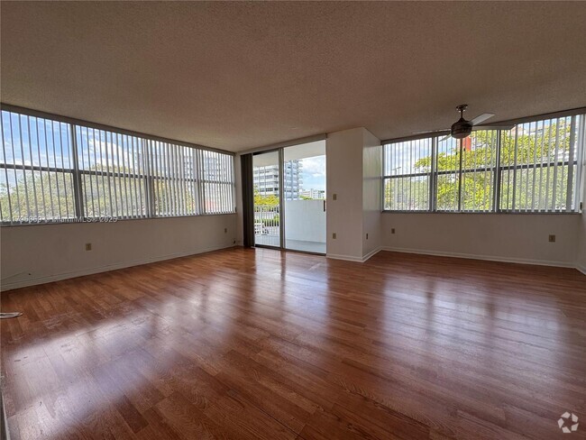 Building Photo - 1300 NE Miami Gardens Dr Unit 213E Rental