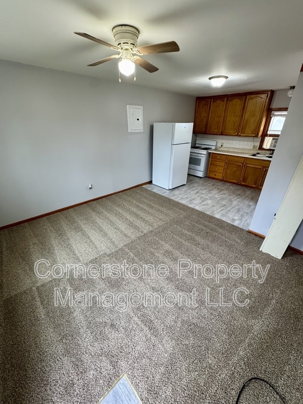 Photo - 8310 Center Dr