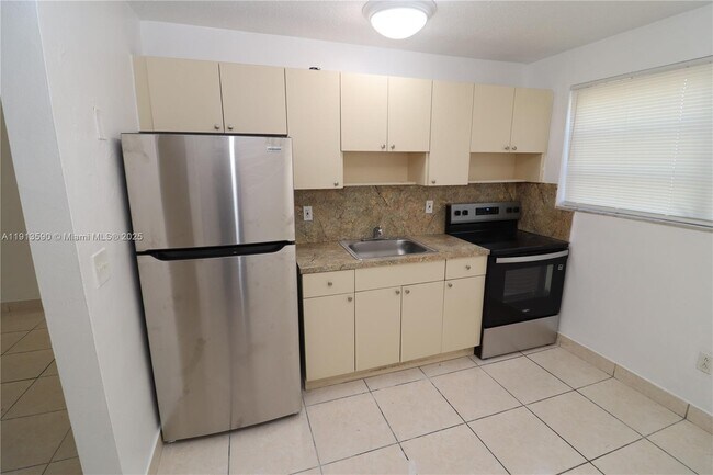 Photo - 1828 NW 19th St Unit 3