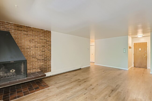 Photo - 620 Mathews St