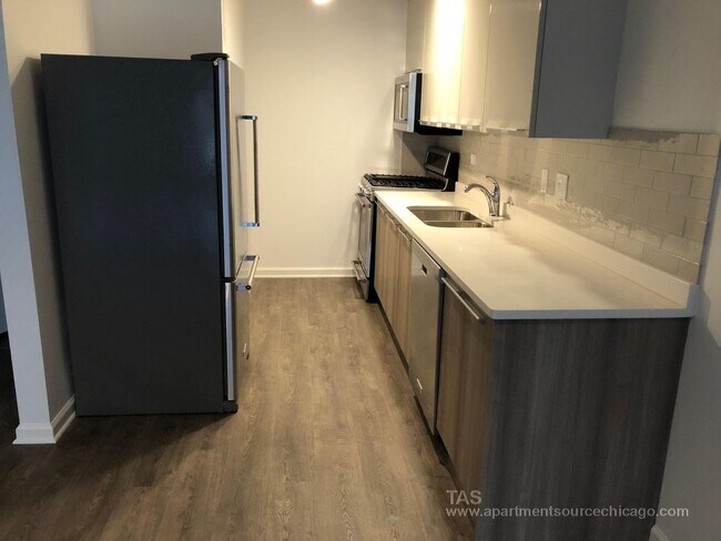 Photo - HUGE DUPLEX DOWN condo-quality 2 Bed/2.5 bath In the heart of Wrigley! Unit 108