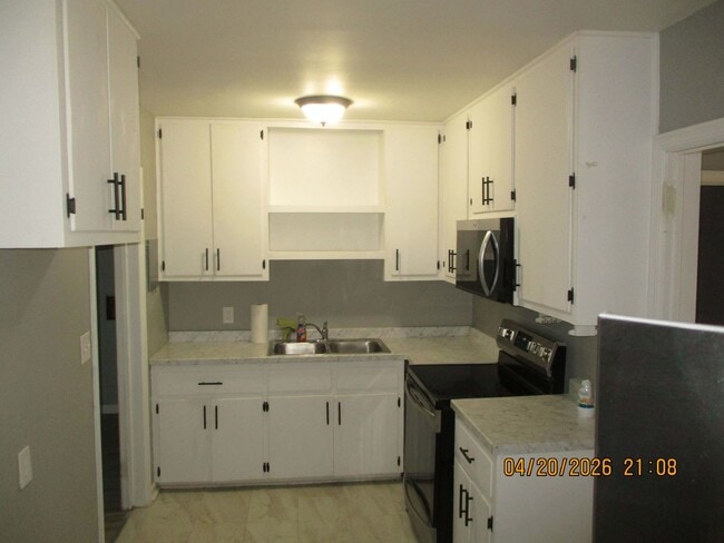 Photo - 1906 W Whitney Ave