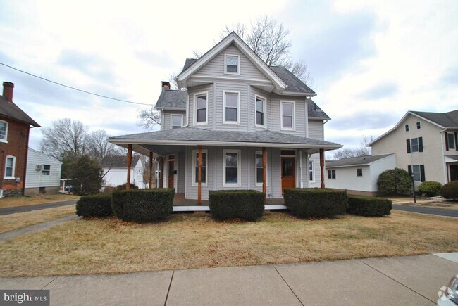 Building Photo - 336 E Walnut St Rental