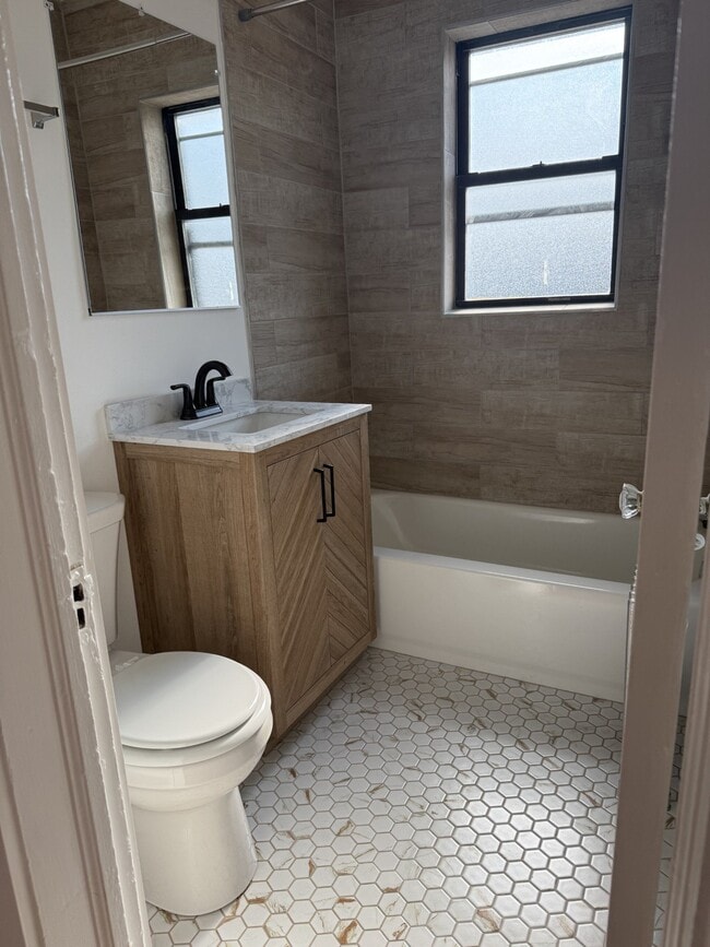 2351 W Wilson Ave Unit 308