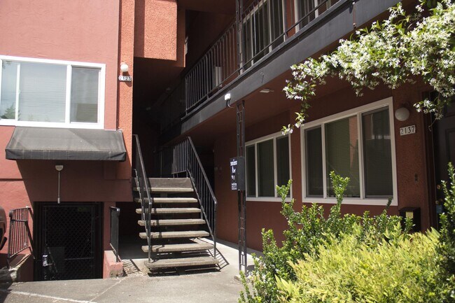 Photo - Bottom level 2bed, new s/s appliances, off... Unidad 2137