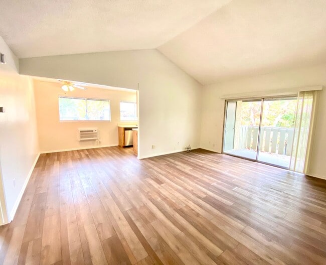 Photo - 960 E Bonita Ave